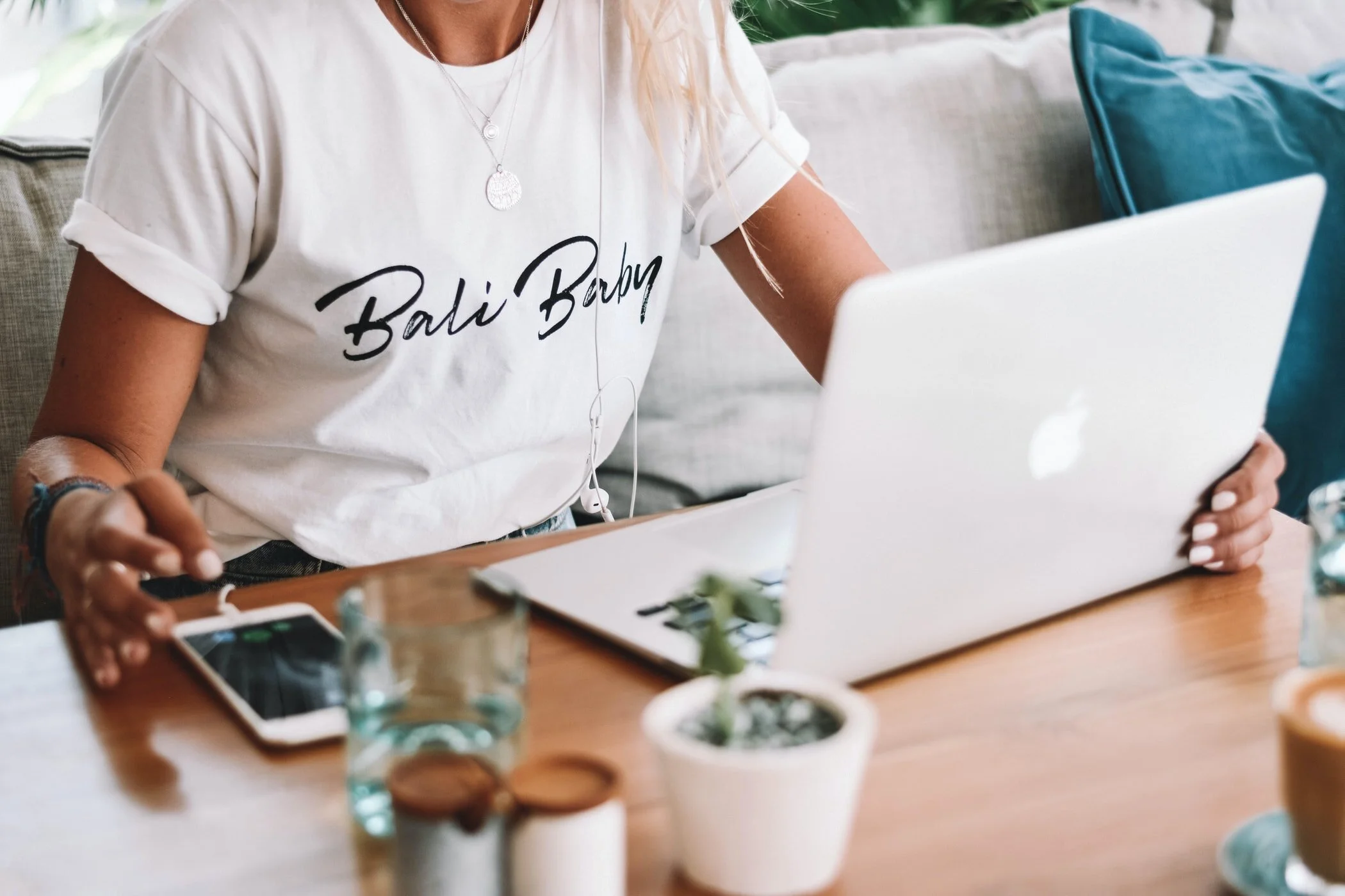Mental Health Tips for Social Media Managers supporting image