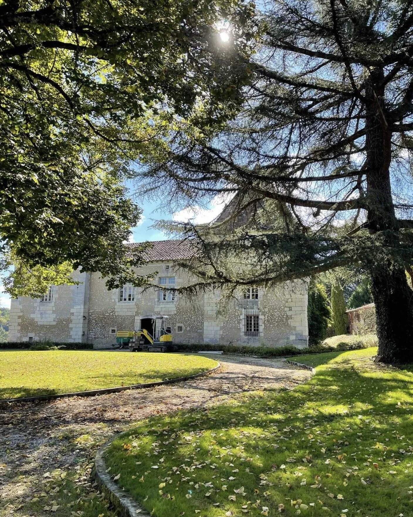 Welcome to the Family, Chateau de Belet supporting image
