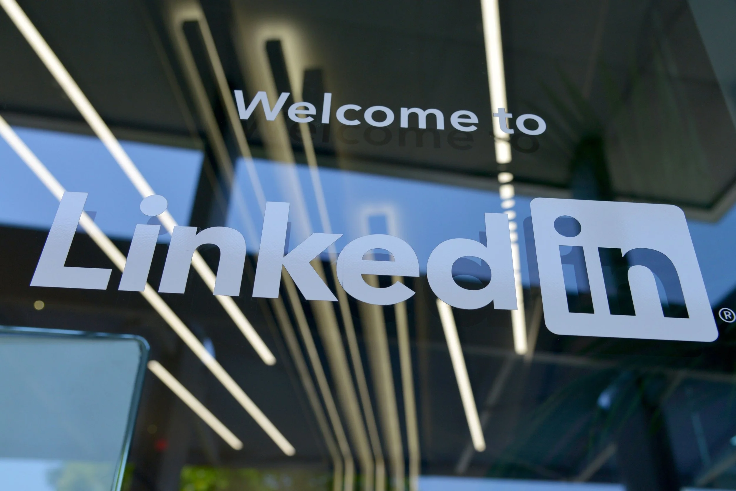 Benefits and Limitations of Advertising on LinkedIn